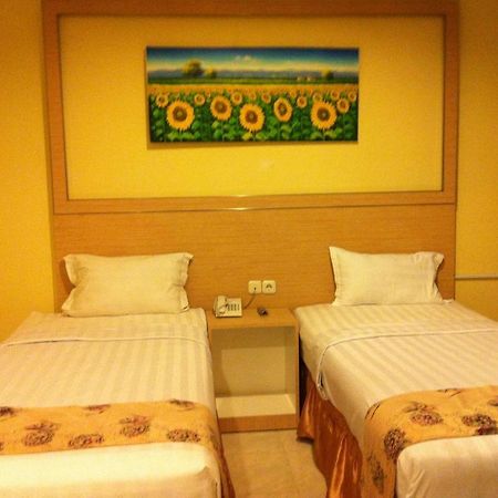 Hotel Paramount Biringkanya Екстериор снимка