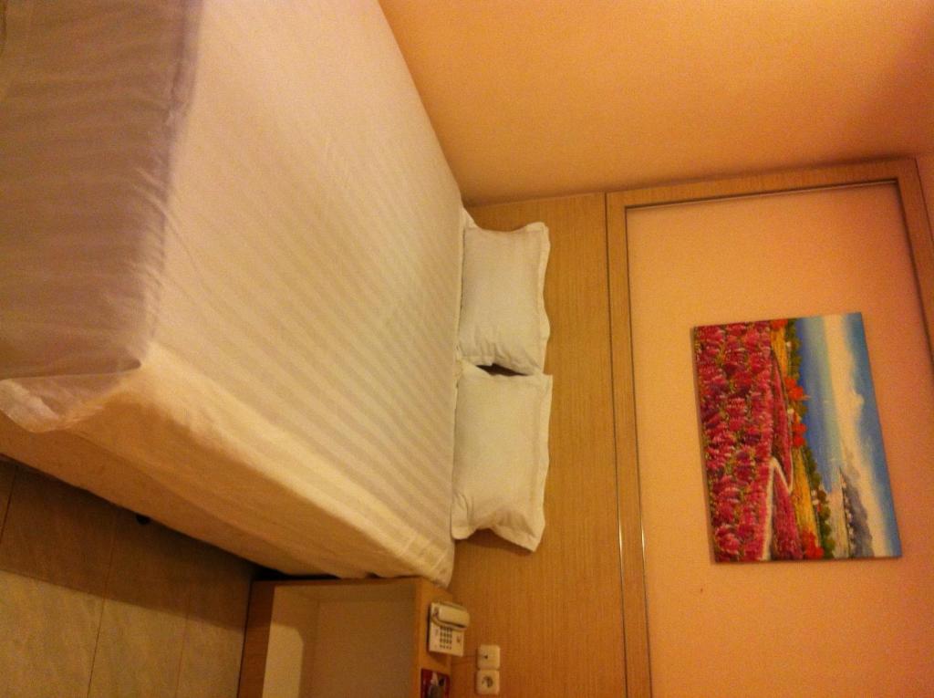 Hotel Paramount Biringkanya Стая снимка