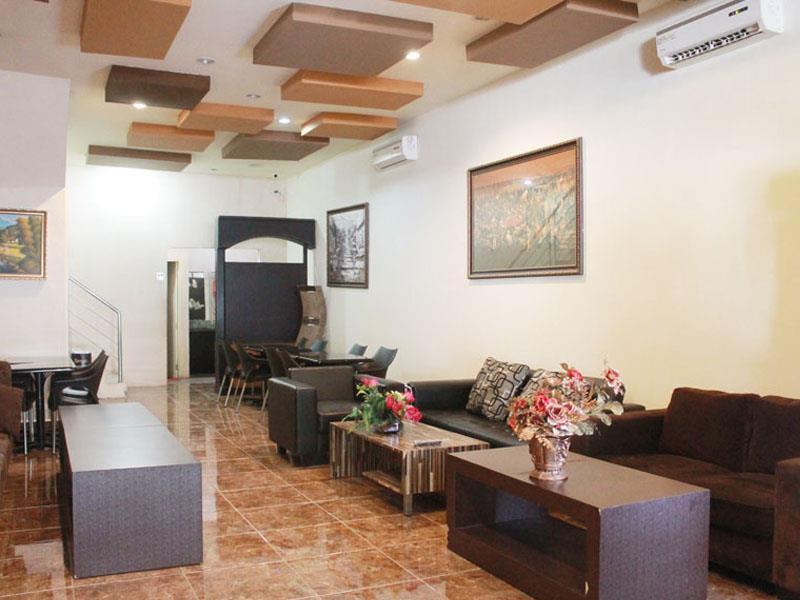 Hotel Paramount Biringkanya Екстериор снимка