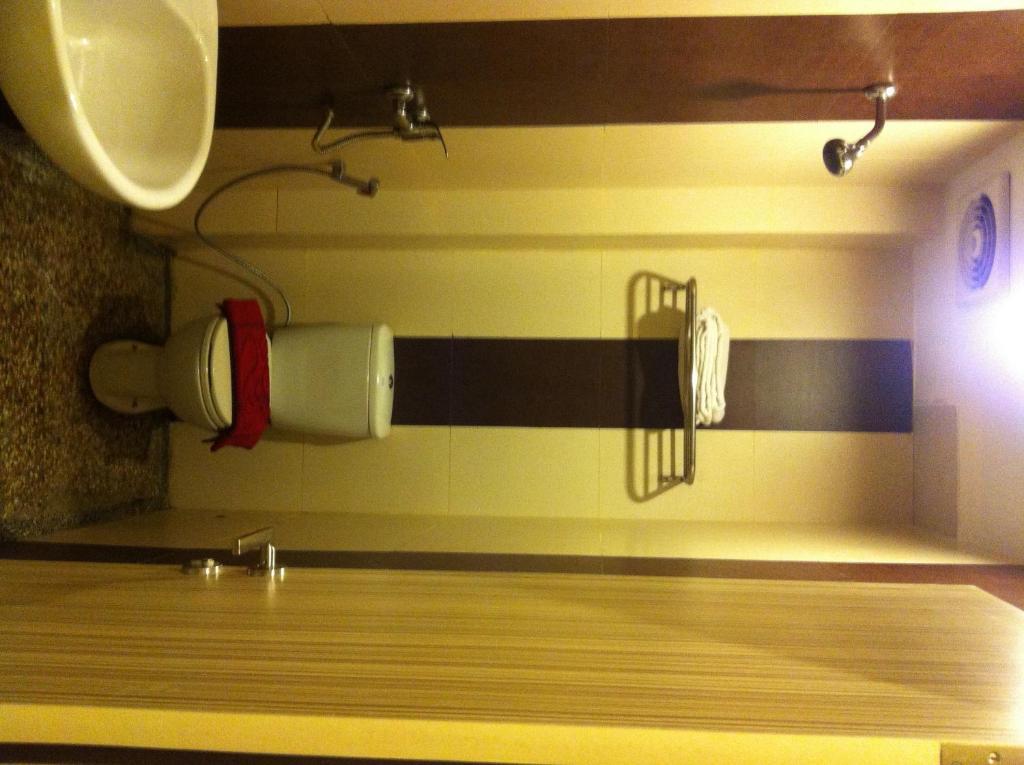 Hotel Paramount Biringkanya Екстериор снимка