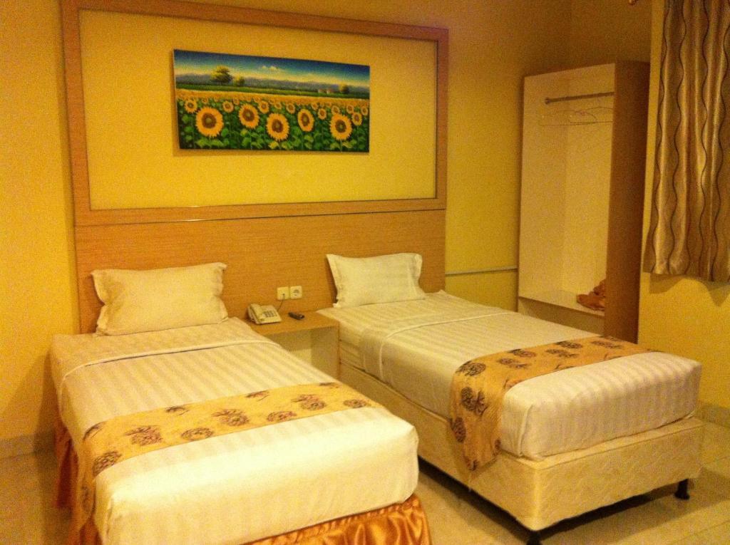 Hotel Paramount Biringkanya Екстериор снимка