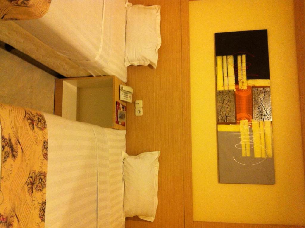 Hotel Paramount Biringkanya Екстериор снимка