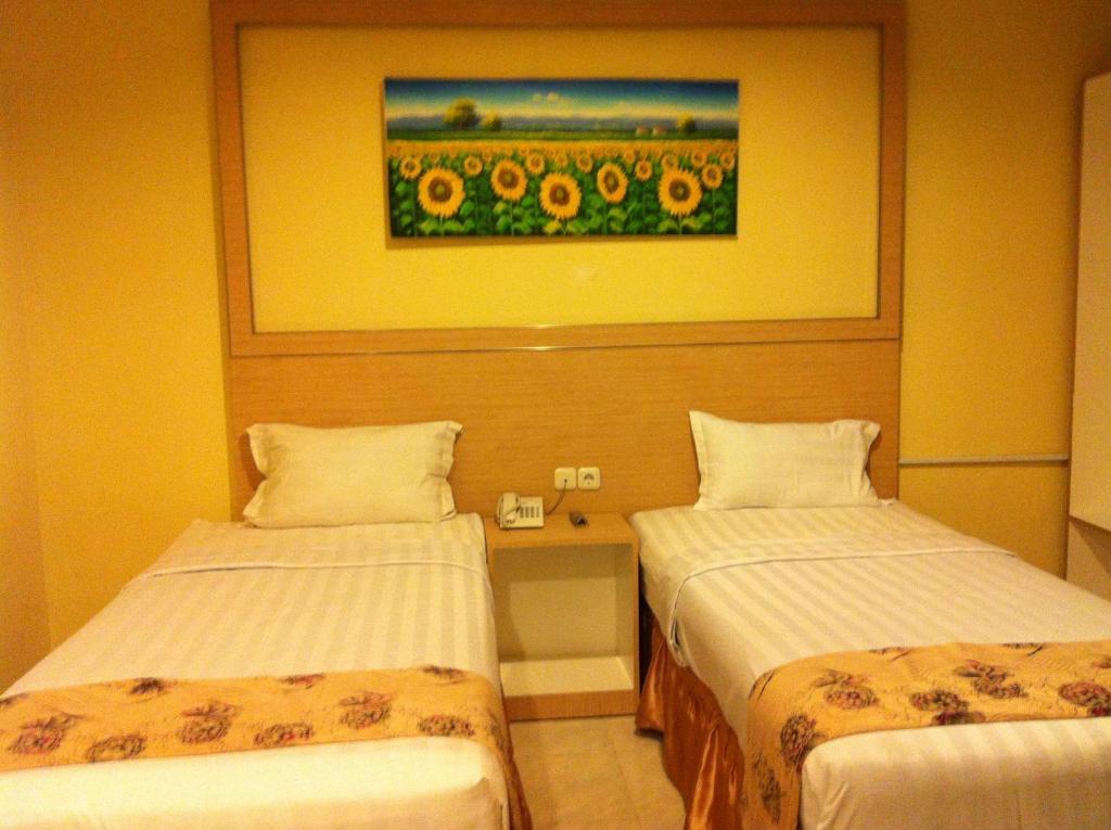 Hotel Paramount Biringkanya Екстериор снимка
